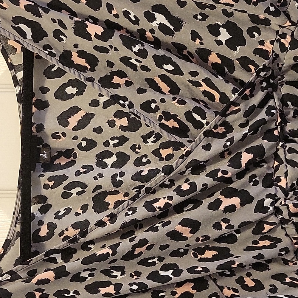 Torrid Size 1 Women's Leopard Print Wrap Top - Picture 4 of 9
